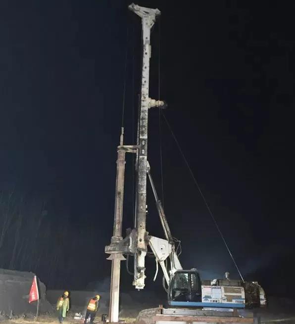 3499拉斯维加斯旋挖打下雄安站第一桩