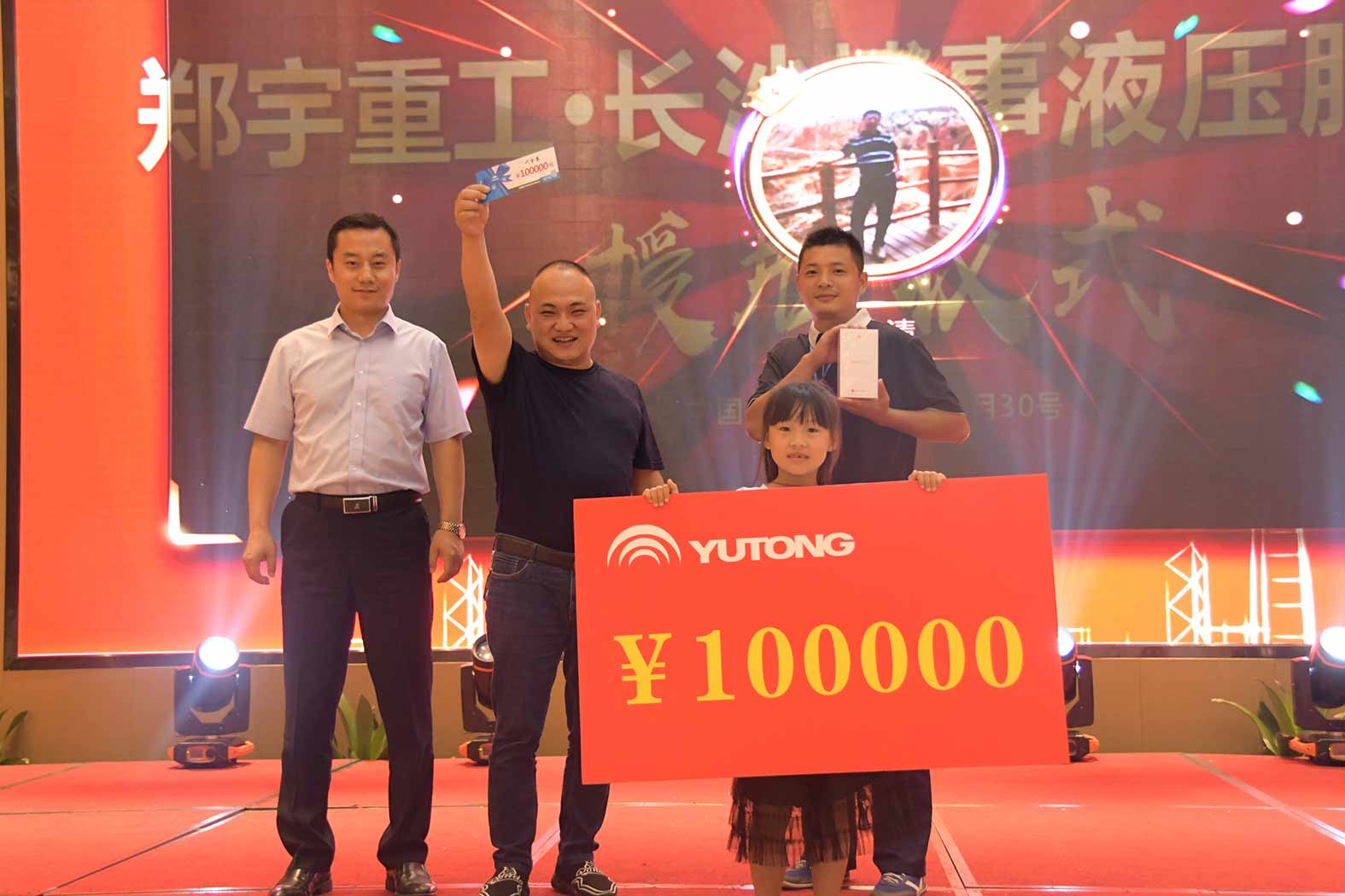 亲勤倍至，全程信赖！3499拉斯维加斯重装·长沙博事液压服务站正式授牌！